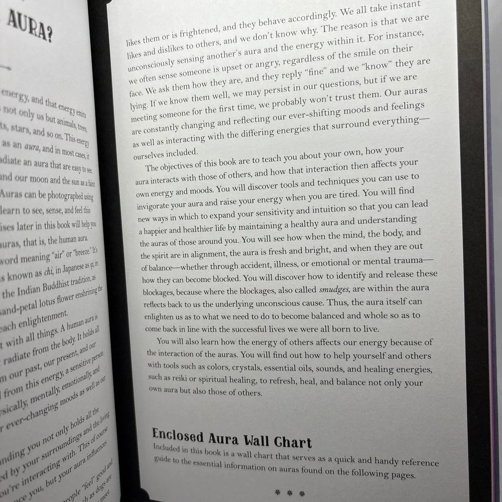 In Focus Auras‎ Your Personal Guide Book with Inch Wall Chart Joylina Goodings